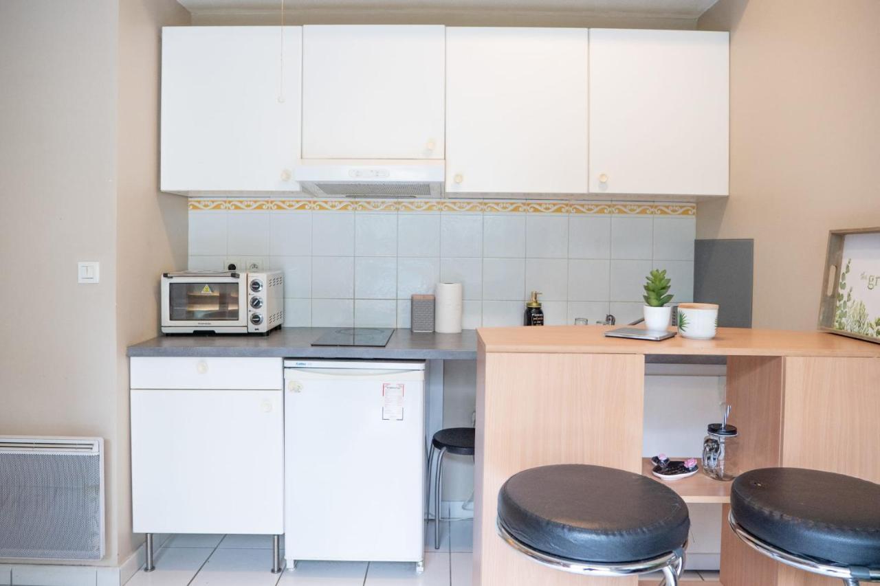 Charming Studio Near Jean Mace Apartment ลียง ภายนอก รูปภาพ